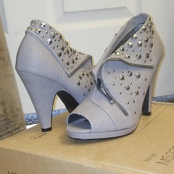 BKE SOLES! GREY BOOTIES, - Picture 9 of 11